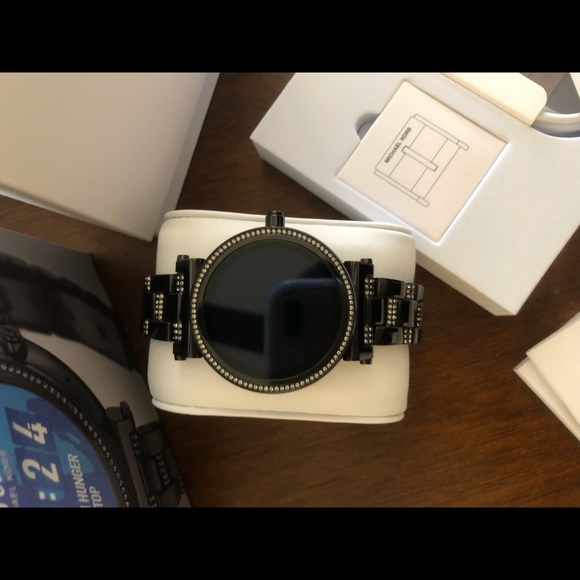 MK black smart watch sofielast one 🎉 - Picture 4 of 8